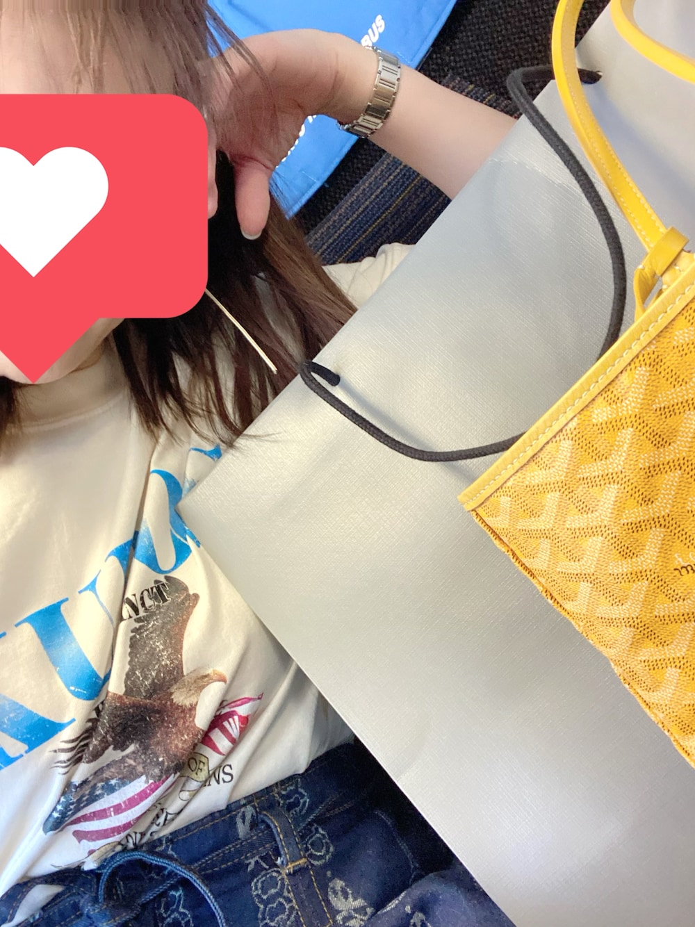 「デニム、ロゴT、美脚デニム、ゴールデンウィーク、アウトレット、白ティー、白ティー×デニム、ゴヤール トートバック、休日コーデ、おしゃれさんと繋がりたい、お出かけコーデ日記」｜「SALON adam et rope'のKUDOS TEE（Tシャツ/カットソー、ホワイト系）」を使った、flourish310 まさぴよ♡相互さん（レディース・164cm）の春コーディネートの1枚目の写真