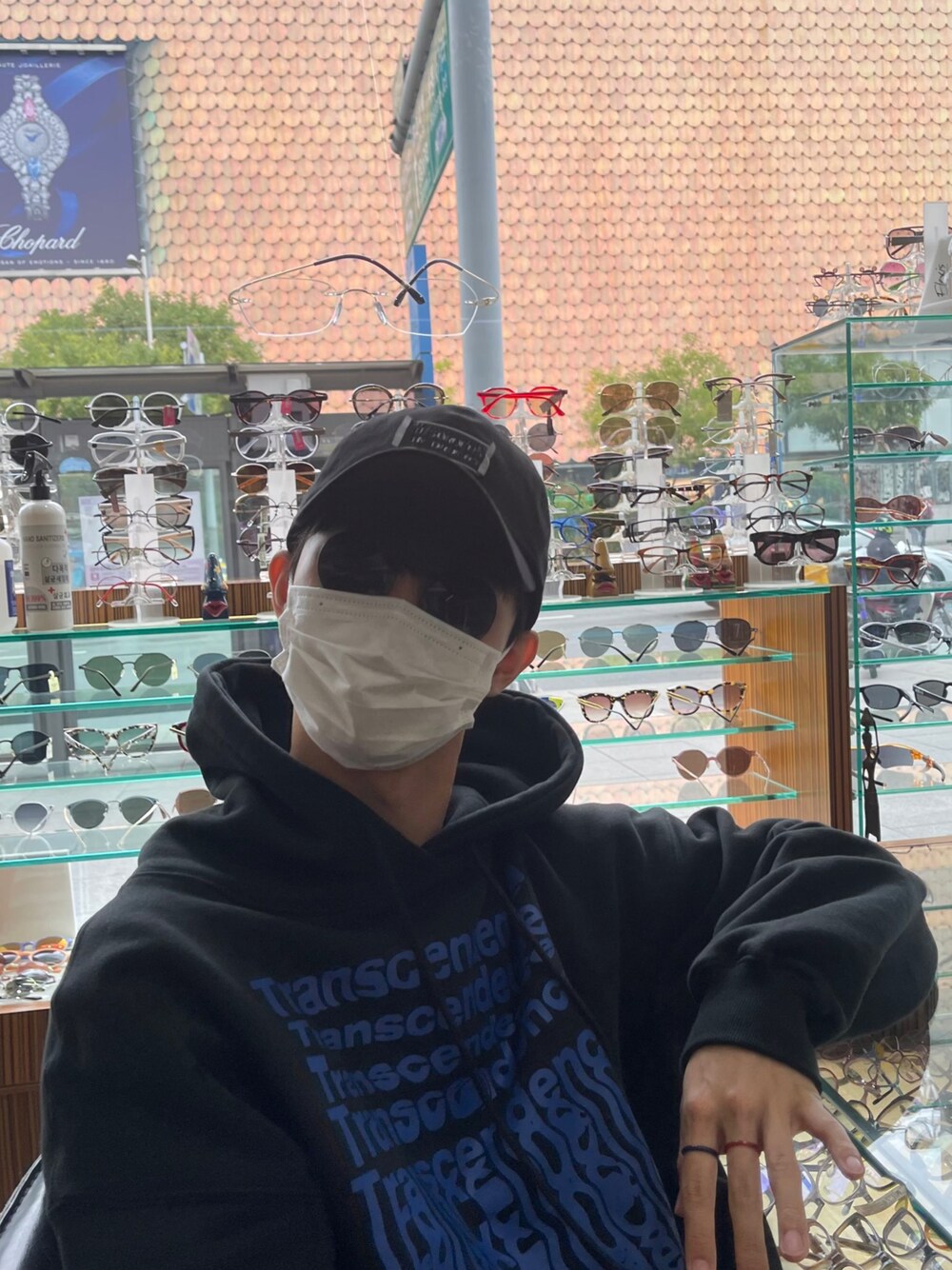 「THEBOYZ、ILLEDIT、illedit、ballcap、hoodie、daily look、korea、korea style、koreanbrand、kpop、KPOPstyle♡」｜「ILLEDITのアイテム（パーカー、ブルー系）」を使った、COLLABONATIONさん（メンズ・177cm）の秋コーディネートの1枚目の写真