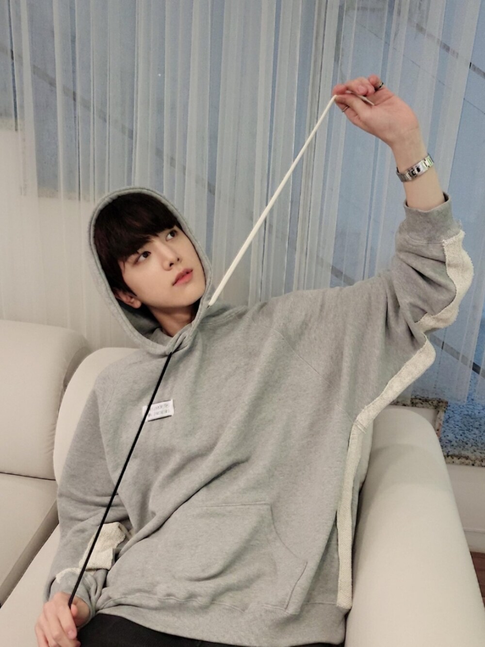 「ILLEDIT、THEBOYZ、フーディー、パーカー、新作、秋ファッション、ヨンフン、hoodie、kpop、koreabrand、koreanbrand、korea style、korea」｜「ILLEDIT のアイテム（パーカー、グレー系）」を使った、COLLABONATIONさん（メンズ・178cm）の秋コーディネートの1枚目の写真