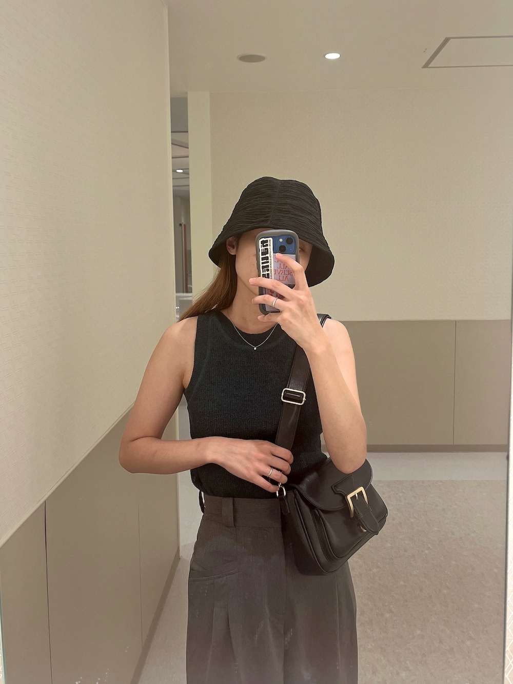 「シンプルコーデ、ショルダーバッグ、大人女子、キレイめコーデ、Heather、moussy、moussyコーデ、高身長女子、イエベ」｜「MOUSSYのSADDLE SHOULDER BAG / サドルショルダーバッグ（ショルダーバッグ、ブラック系）」を使った、shiikaさん（レディース・166cm）の夏コーディネートの1枚目の写真
