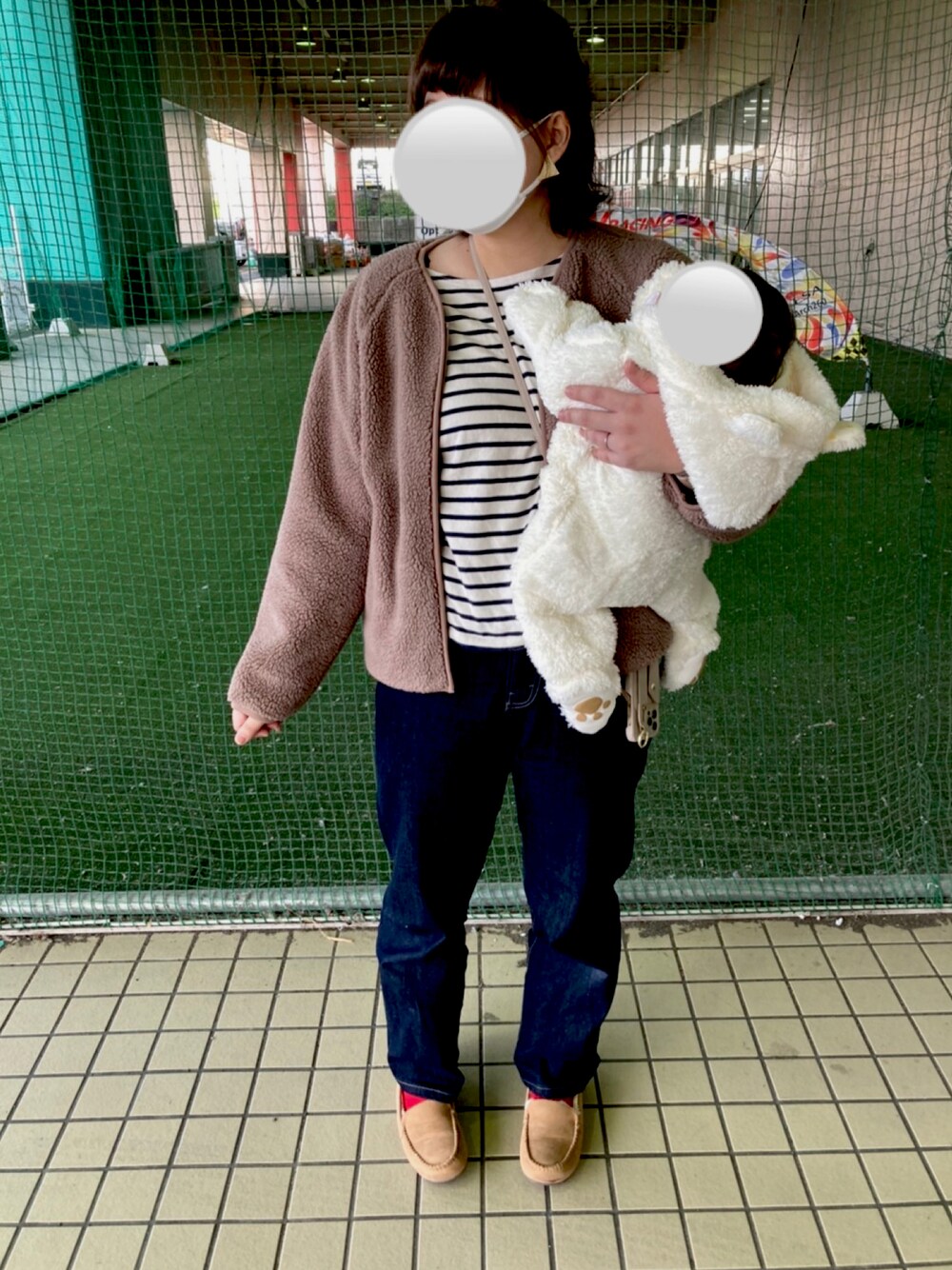 「カジュアル、シンプル、UNIQLO、大人カジュアル、GU、休日スタイル、プチプラ、きれいめカジュアル、親子コーデ、パンツスタイル、ママコーデ、リンクコーデ、秋コーデ」｜「earth music&ecologyのボーダーボーダーボートネックプルオーバー ＊（Tシャツ/カットソー、ホワイト系）」を使った、mahalo  さん（レディース・164cm）の秋コーディネートの1枚目の写真