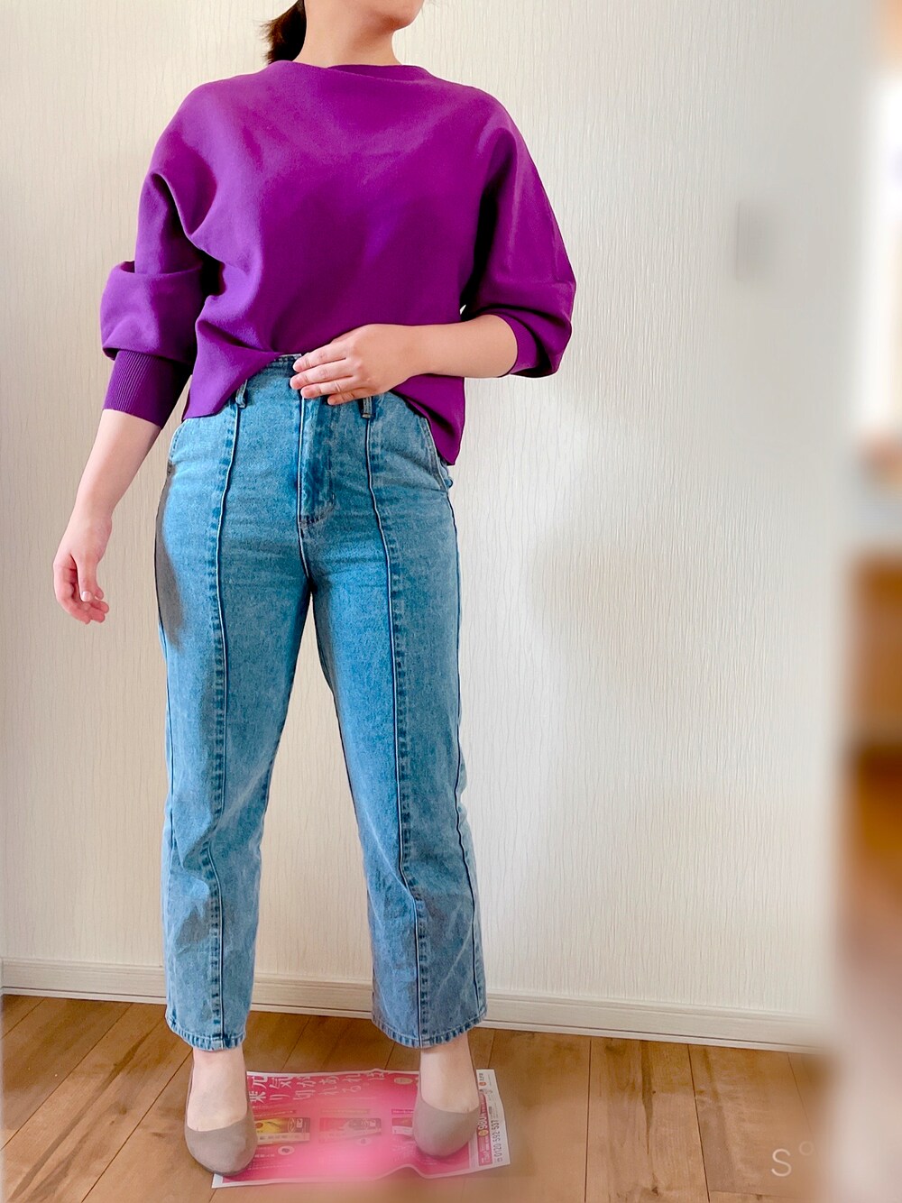 「だから秋服が好き、秋コーデ、シンプル、シンプルコーデ、カジュアル、カジュアルコーデ、きれいめカジュアル、お洒落さんとつながりたい、ママコーデ、休日スタイル、プチプラ」｜「Right-onの【BACK NUMBER】袖デザインニットＰＯ（ニット/セーター、パープル系）」を使った、mahalo  さん（レディース・164cm）の秋コーディネートの1枚目の写真