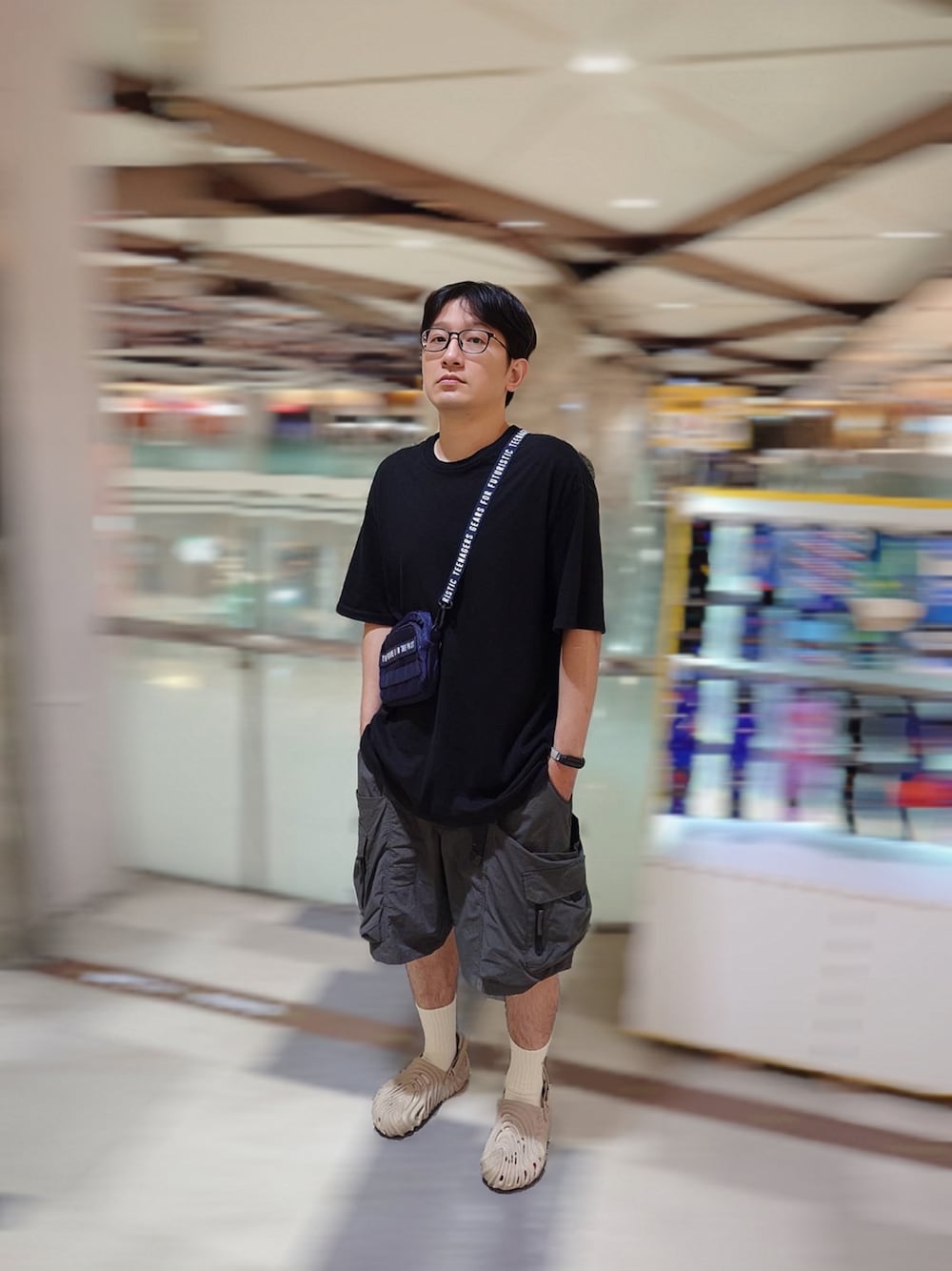 「crocs Selene bemburyのアイテム（モカシン/デッキシューズ、ベージュ系）」を使った、Yangさん（メンズ・174cm）の秋コーディネートの1枚目の写真