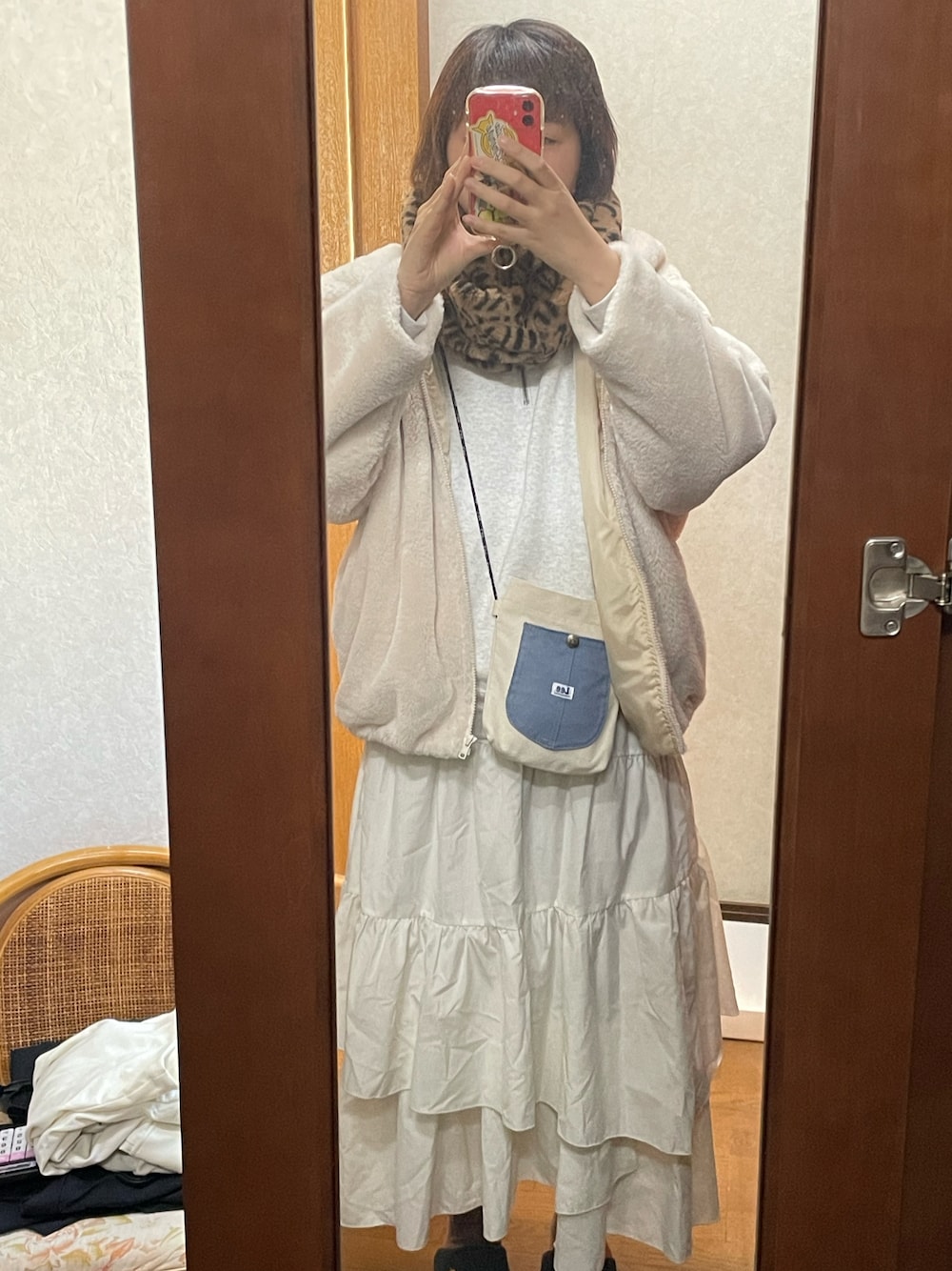 「初詣、神社」｜「RODEO CROWNS WIDE BOWLのランダムティアードスカート（スカート、ホワイト系）」を使った、ロモさん（レディース・164cm）の冬コーディネートの1枚目の写真