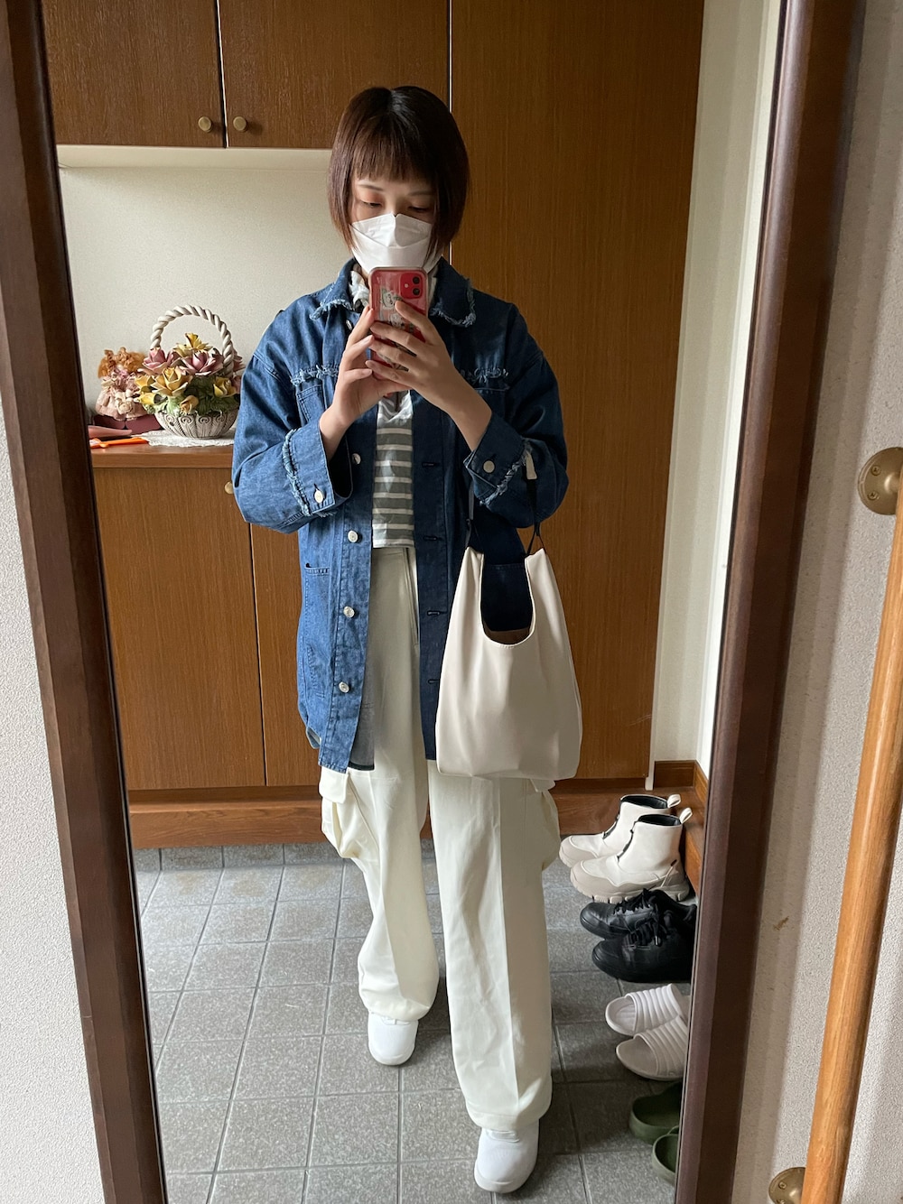 「ショッピング、春コーデ」｜「JEANASISのフロントZIPハイウエストフラップポケットパンツ/171862（その他パンツ、ホワイト系）」を使った、ロモさん（レディース・164cm）の春コーディネートの1枚目の写真