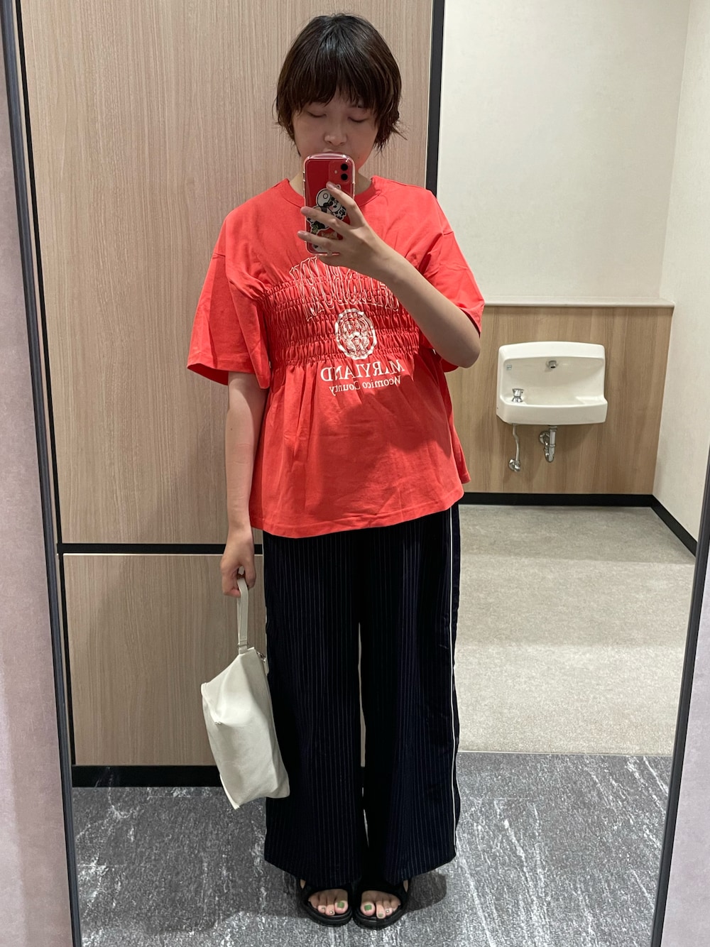 「映画、ショッピング、KBF」｜「KBFのストライプWIDEトラックパンツ（その他パンツ、ブルー系）」を使った、ロモさん（レディース・164cm）の夏コーディネートの1枚目の写真