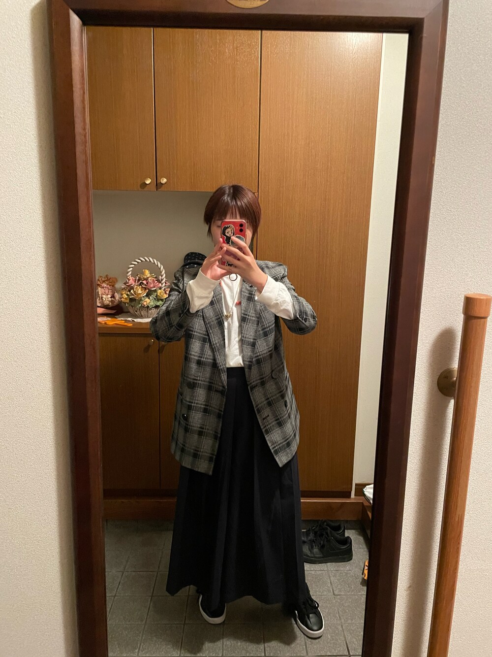 「ユニバ、テーマパーク、ジャケット」｜「無印良品のアイテム（その他パンツ、ブラック系）」を使った、ロモさん（レディース・164cm）の春コーディネートの1枚目の写真