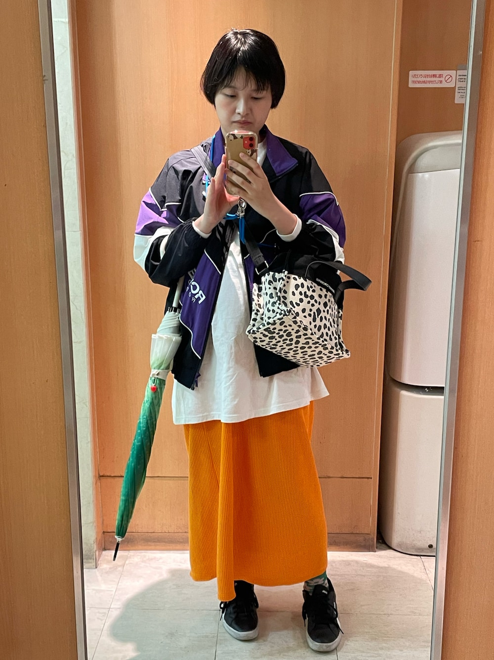 「16度、春コーデ、雨の日コーデ」｜「RODEO CROWNS WIDE BOWLのカラーワッフルスカート（スカート、オレンジ系）」を使った、ロモさん（レディース・164cm）の春コーディネートの1枚目の写真