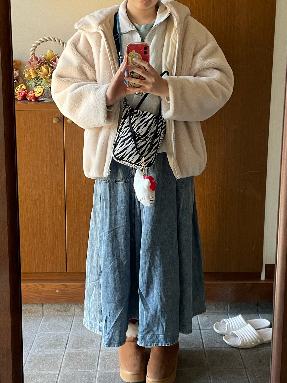 「niko and...のアイテム（デニムスカート、ブルー系）」を使った、ロモさん（レディース・164cm）の冬コーディネートの1枚目の写真