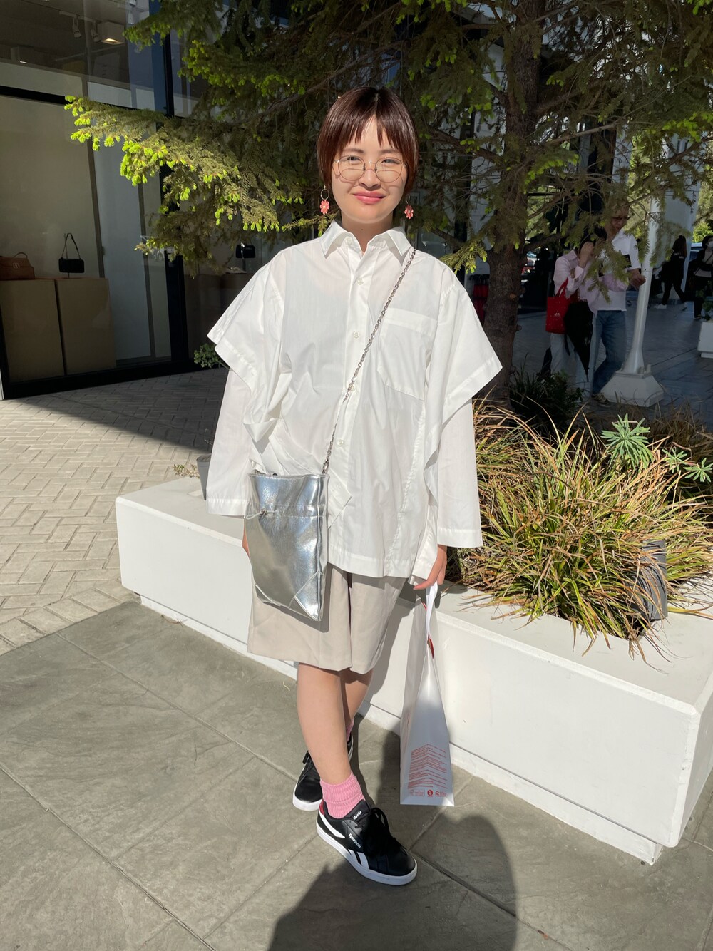 「KBF、ハーフパンツ、野外イベント、サングラス」｜「ReebokのReebok リーボック REEBOK ROYAL COMPLETE3LOW ロイヤル コンプリート 3.0 ロー 100000321 BLK/WHT（スニーカー、ブラック系）」を使った、ロモさん（レディース・164cm）の春コーディネートの1枚目の写真