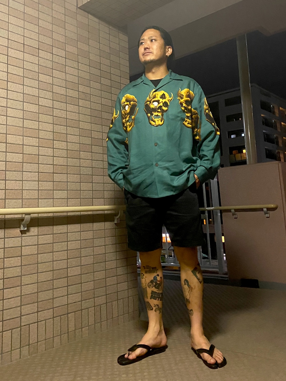 「秋のコーデ、今日のコーデ、ラフ、リラックススタイル、シャツスタイル、ブラック、黒」｜「WACKO MARIAのアイテム（シャツ/ブラウス、グリーン系）」を使った、bunyokoyamaさん（メンズ・172cm）の秋コーディネートの1枚目の写真