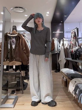 「JEANASIS（ジーナシス）のソフトラメリブUネックLS TEE/240318（Tシャツ/カットソー）」を使った、あゆねさん（レディース・164cm）の秋コーディネート