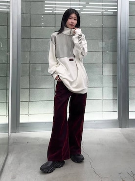 「アイテム（デニムパンツ、レッド系）」を使った、あゆねさん（レディース・164cm）の秋コーディネート