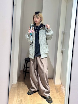 「アイテム（ブルゾン、グレー系）」を使った、あゆねさん（レディース・164cm）の秋コーディネート