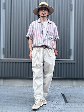 「CONVERSE（コンバース）のアイテム（スニーカー、ベージュ系）」を使った、別宮聖一 ( ベックセイイチ )さん（メンズ・169cm）の夏コーディネート