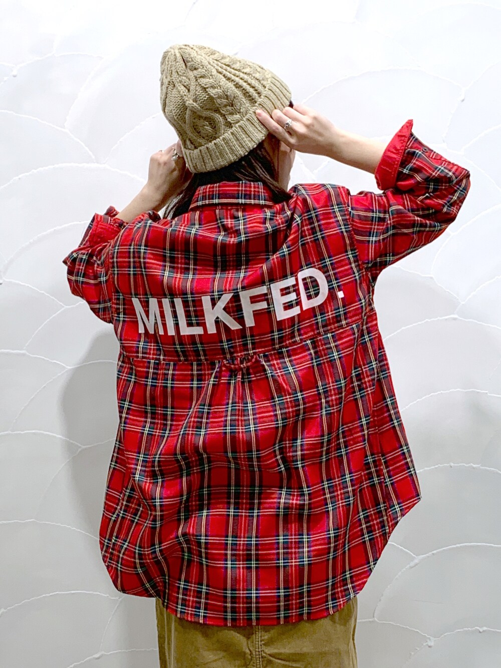 「チェック、カジュアル、ニット帽、チェック柄、ロゴ、ミルクフェド、MILKFED.、カジュアルコーデ、チェック柄に恋してる」｜「MILKFED.のLOGO CABLE KNIT CAP（ニットキャップ/ビーニー、ベージュ系）」を使った、hikaruさん（レディース・157cm）の冬コーディネートの1枚目の写真