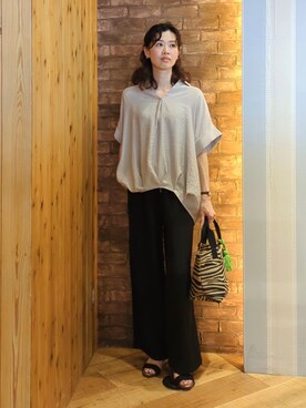 「SHOO・LA・RUE（シューラルー）の【ひんやり/S-LL/洗濯機可】インせず着られる 裾タック スキッパーシャツ（シャツ/ブラウス、ベージュ系）」を使った、massuさん（レディース・158cm）の春コーディネート