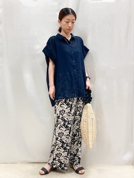 「SHOO・LA・RUE（シューラルー）の【S-LL】さらシャリコットン 上品なシアー感のデザインシャツ（シャツ/ブラウス、ブルー系）」を使った、thさん（レディース・152cm）の夏コーディネート