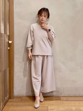 「SHOO・LA・RUE（シューラルー）の【通勤/デイリー/セットアップ可】マルチに使える カットジョーゼット ワイドパンツ（その他パンツ、ベージュ系）」を使った、まるぷ–さんの冬コーディネート