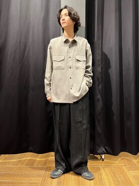 「THE SHOP TK （ザ ショップ ティーケー ）の【CAVIAN/キャビアン】リサイクルシャークスキンダブルフラップシャツ セットアップ可（シャツ/ブラウス、グレー系）」を使った、motoさん（メンズ・173cm）の春コーディネート