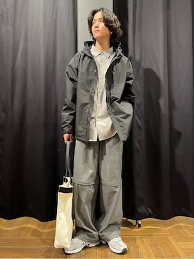「THE SHOP TK （ザ ショップ ティーケー ）の3レイヤーマウンテンパーカ　防風機能（ブルゾン、ブラック系）」を使った、motoさん（メンズ・173cm）の春コーディネート