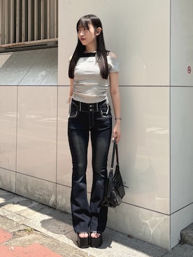 「EMODA（エモダ）のアイテム（デニムパンツ）」を使った、居倉里奈さん（レディース・155cm）の秋コーディネート