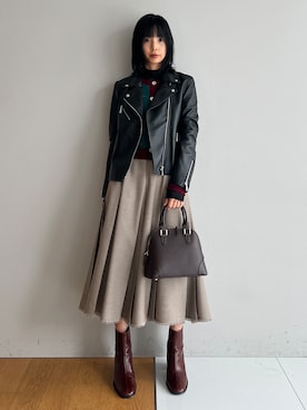 「DRESSTERIOR（ドレステリア）のブガッティバッグ（ショルダーバッグ、ピンク系）」を使った、本村　実沙子さんの秋コーディネート