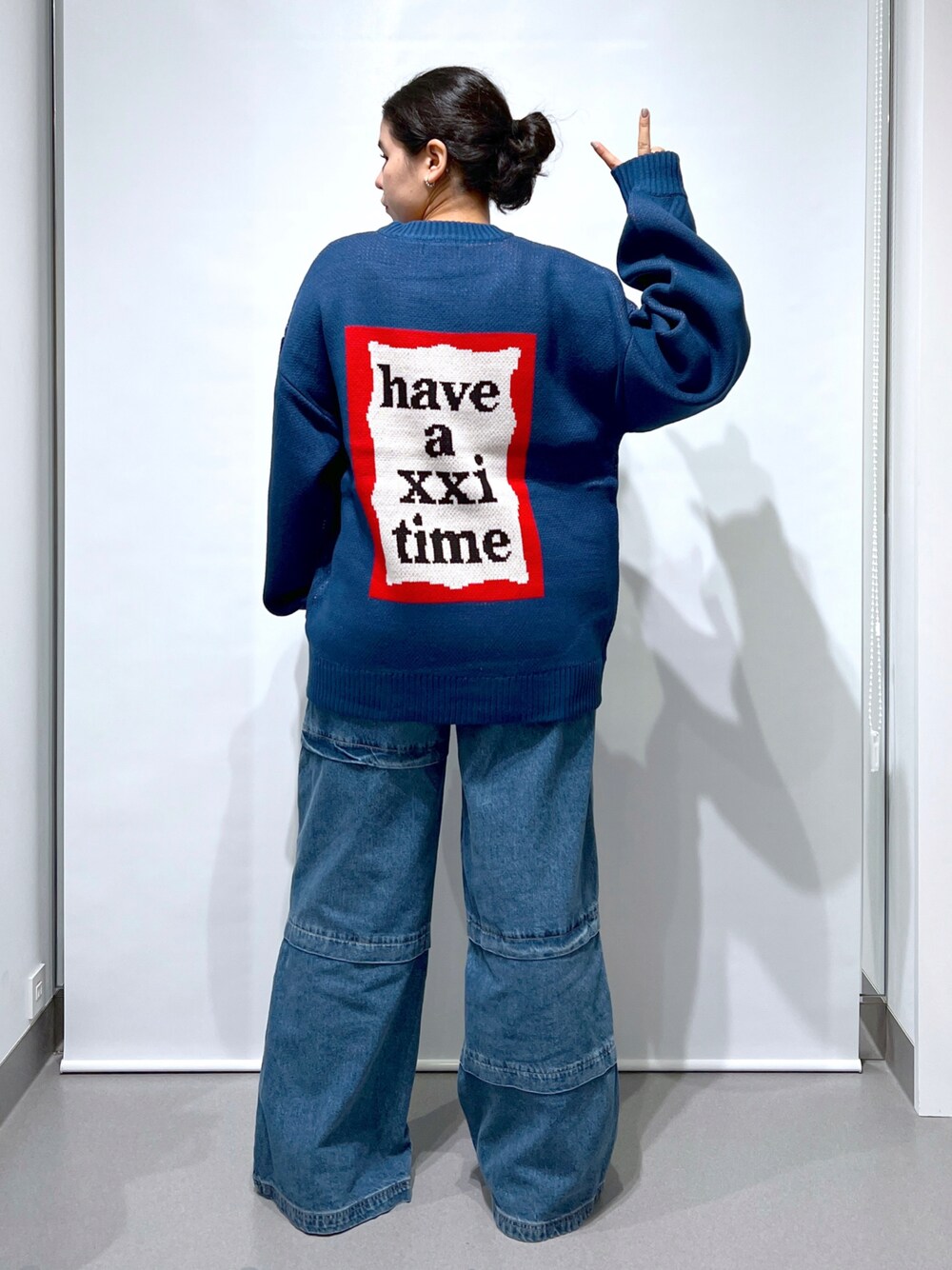 「FOREVER 21のランダム切替えデニムパンツ（デニムパンツ、ブルー系）」を使った、あめさん（レディース・167cm）の秋コーディネートの1枚目の写真