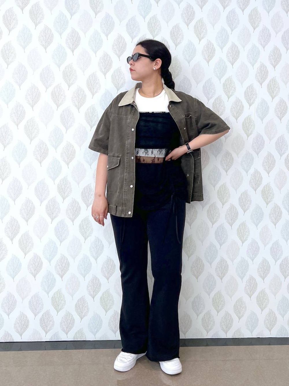 「スウェットパンツ、着痩せ・細見え、体型カバー、楽ちんコーデ、骨格ストレート、着痩せ、ストリート、カジュアル、ウエストゴム、andST、夏コーデ」｜「FOREVER 21の【2025SS】スウェットフレアパンツ（スウェットパンツ、ブラック系）」を使った、あめさん（レディース・167cm）の春コーディネートの1枚目の写真