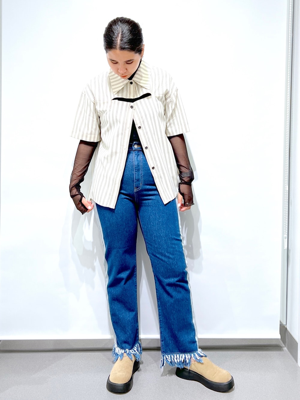 「休日コーデ、デニム、オトナ女子、高身長女子、秋コーデ、大人女子」｜「FOREVER 21のストライプ/無地 カットアウトシャツ（シャツ/ブラウス、ホワイト系）」を使った、あめさん（レディース・167cm）の夏コーディネートの1枚目の写真