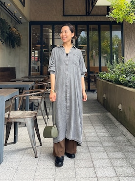 「Jena espace merveilleux(ジェナ エスパスメルヴェイユ)のテンセルデニムシャツワンピース(ワンピース、グレー系)」を使った、ゆきさん(レディース・156cm)の秋コーディネート