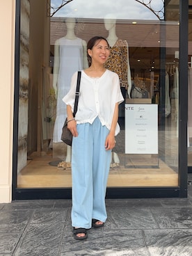 「Jena espace merveilleux(ジェナ エスパスメルヴェイユ)の〈7/17インスタライブご紹介アイテム〉裾ドロストVネックシャツ(シャツ/ブラウス、ホワイト系)」を使った、ゆきさん(レディース・156cm)の夏コーディネート