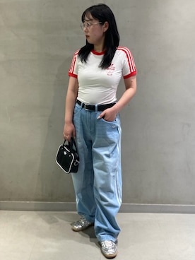 「adidas（アディダス）の3 STRIPES TEE COCA COLA（トップス、ホワイト系）」を使った、RMさん（レディース・162cm）の秋コーディネート