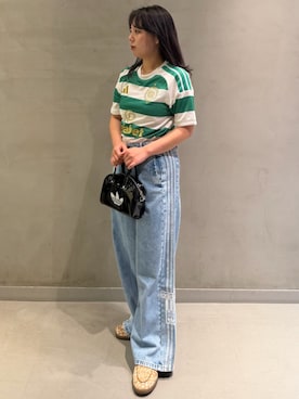 「adidas（アディダス）のセルティックFC 26/27 ホームユニフォーム（トップス、ホワイト系）」を使った、RMさん（レディース・162cm）の秋コーディネート