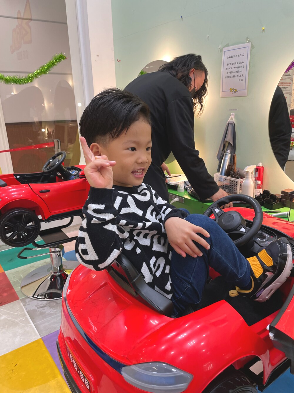 「デニム、シンプルコーデ、秋冬コーデ、休日コーデ、4歳、男の子、セーター」｜「ZARA KIDSのアイテム（ニット/セーター、ブラック系）」を使った、dudu&tentenさん（キッズ・110cm）の冬コーディネートの1枚目の写真