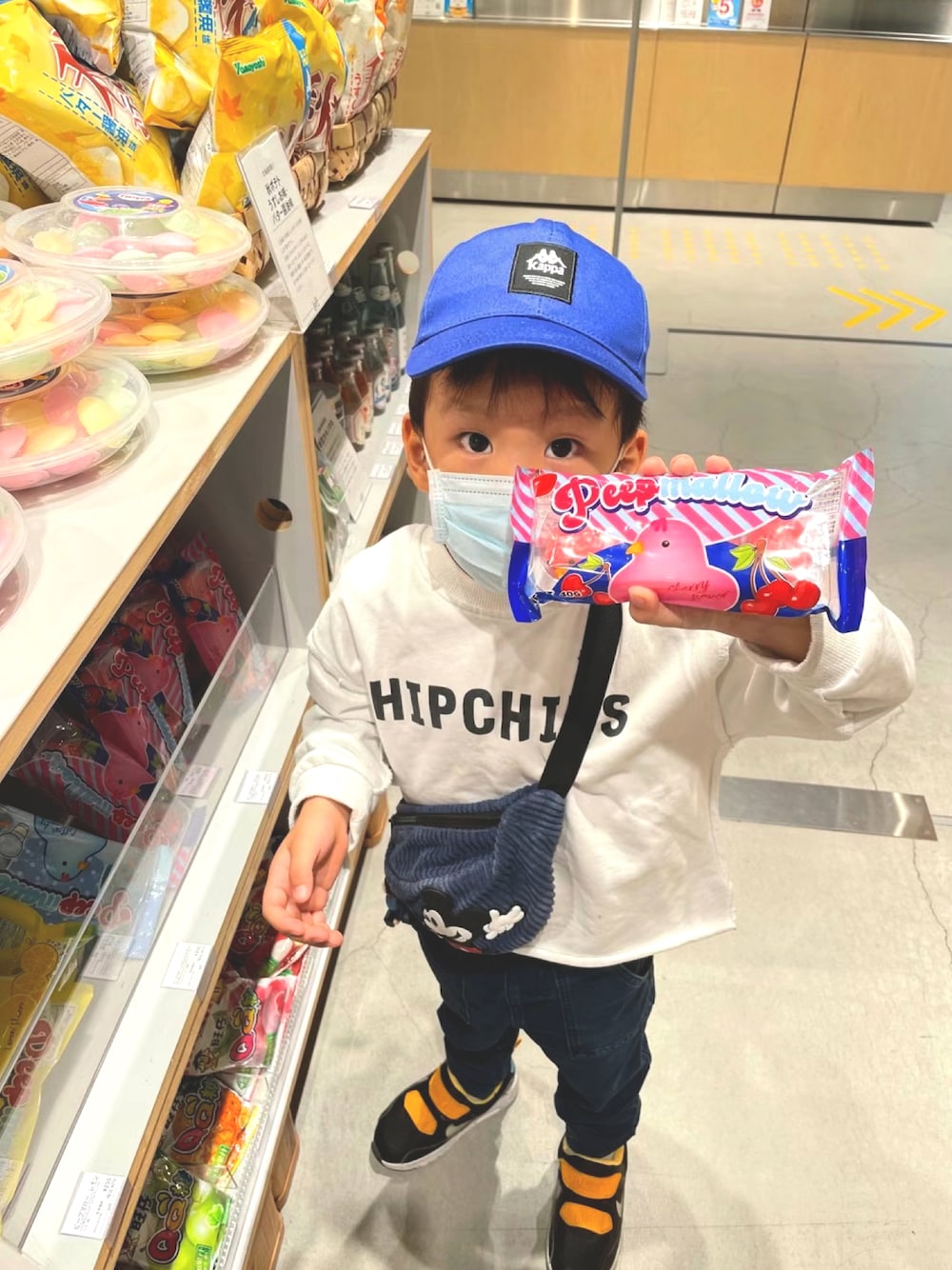 「デニム、キッズファッション、秋冬コーデ、休日コーデ、スニーカー、4歳、こどもコーデ、キッズ、男の子」｜「NIKEのアイテム（スニーカー、ブラック系）」を使った、dudu&tentenさん（キッズ・110cm）の冬コーディネートの1枚目の写真