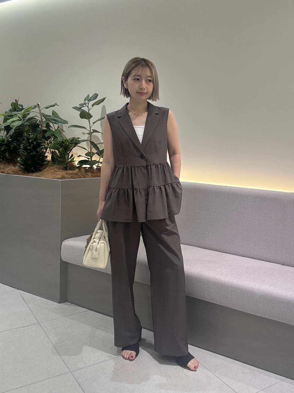 パンツを使った「ブラウンワンピース」の人気ファッション