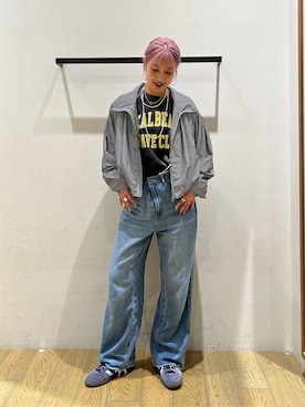 「BAYFLOW（ベイフロー）の【知久友里恵さんコラボ】オーバルカラビナセットパンツ（デニムパンツ、ブルー系）」を使った、てぃーさん（レディース・169cm）の夏コーディネート