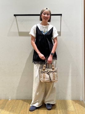 「HEREIAM（ヘレイアム）の【HEREIAM】シーズンレス/ドロストレースサテンキャミ（キャミソール、ブラック系）」を使った、てぃーさん（レディース・169cm）の春コーディネート