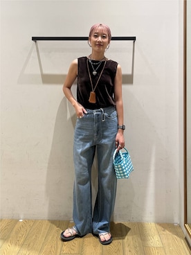 「BAYFLOW（ベイフロー）の【知久友里恵さんコラボ】オーバルカラビナセットパンツ（デニムパンツ、ブルー系）」を使った、てぃーさん（レディース・169cm）の夏コーディネート