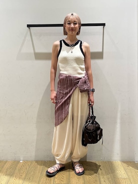 「BAYFLOW（ベイフロー）のアラジンパンツ（その他パンツ、ベージュ系）」を使った、てぃーさん（レディース・169cm）の夏コーディネート