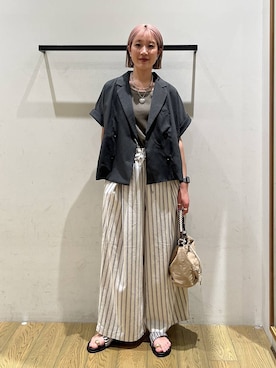 「BAYFLOW（ベイフロー）のリネンタックワイドパンツ（その他パンツ、ホワイト系）」を使った、てぃーさん（レディース・169cm）の春コーディネート