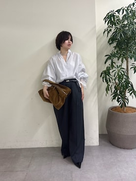 「Whim Gazette（ウィムガゼット）の〈インフルエンサーコラボ〉サキソニーウールストレートパンツ（その他パンツ、グレー系）」を使った、wg_iijimaさん（レディース・157cm）の秋コーディネート