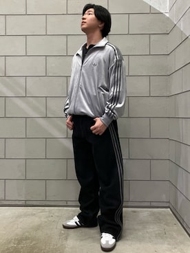 「adidas（アディダス）のFB TT ベロア  / ファイヤーバード トラックトップ ベロア / ジャージ / トラックジャケット / アディダスオリジナルス adidas Originals（ジャージ、グレー系）」を使った、RHさん（メンズ・170cm）の冬コーディネート