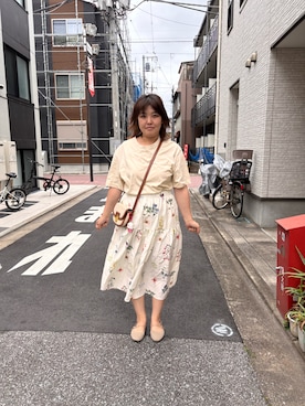 「ZARA（ザラ）のアイテム（Tシャツ/カットソー、ベージュ系）」を使った、しずくさん（レディース・162cm）の春コーディネート