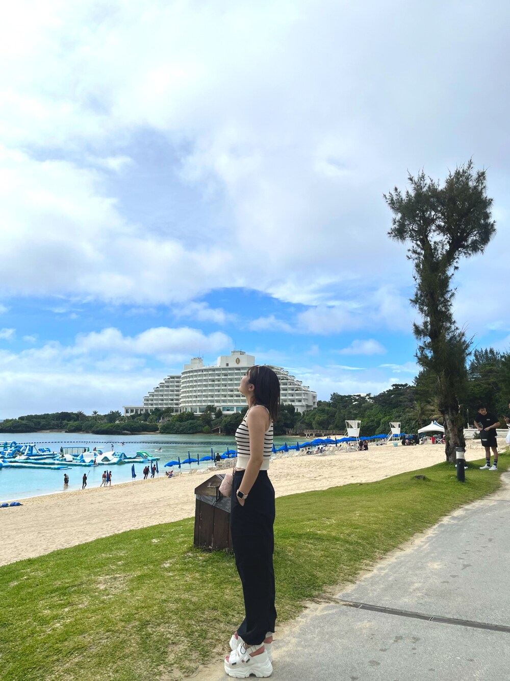 「沖縄、Okinawa、旅行、ボーダー、タンクトップ、カーゴパンツ、GU、shein、夏コーデ、パンツコーデ、シンプル、休日スタイル、厚底サンダル」｜「GUのアイテム（パンツ、ブラック系）」を使った、𝓼𝓱𝓲𝓸さん（レディース・157cm）の夏コーディネートの1枚目の写真