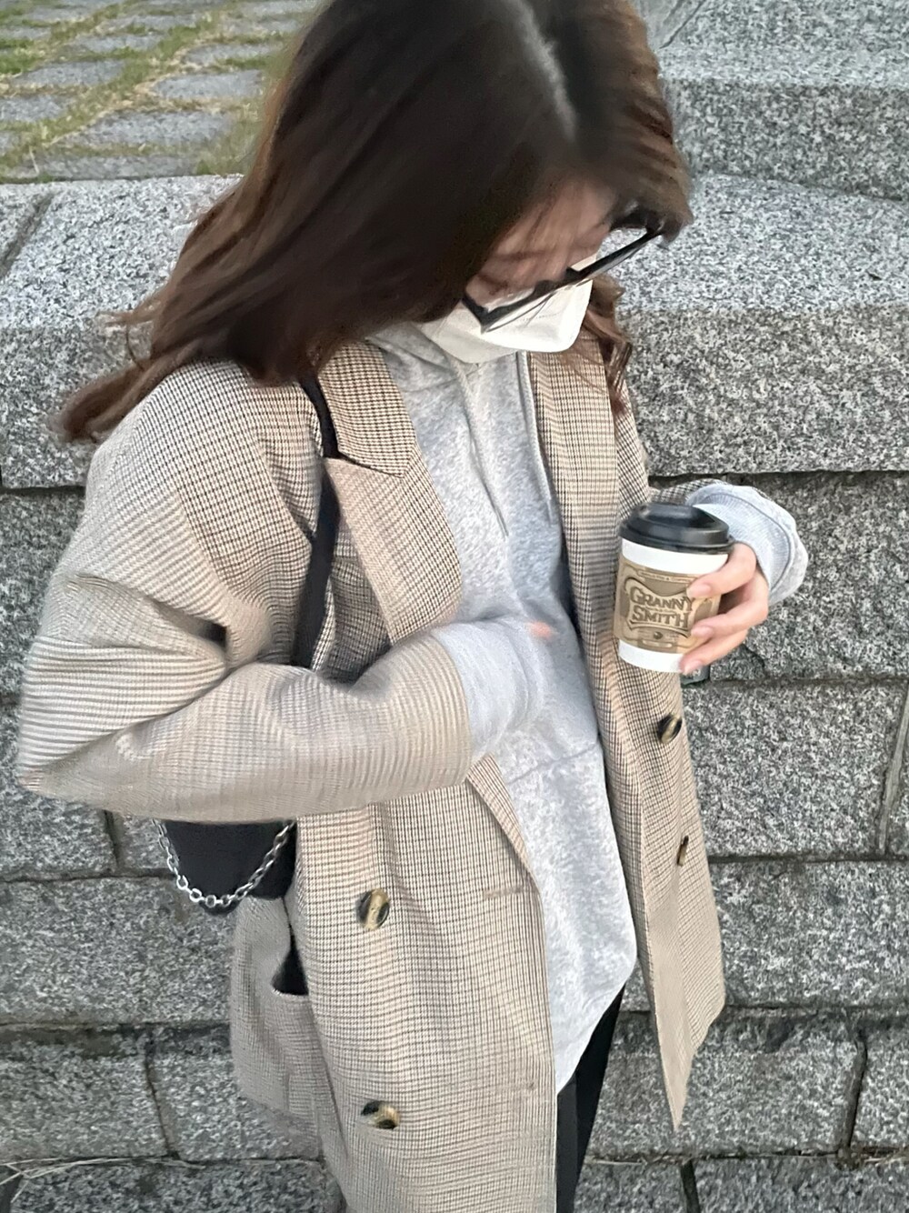 「秋冬コーデ、カジュアルコーデ、ラクチンコーデ、ゆるコーデ、プチプラコーデ、スニーカーコーデ、着回しコーデ、スウェット、ジャケット、GU、秋コーデ、チェック、スニーカー、秋のコーデ」｜「GUのアイテム（スウェット、シルバー系）」を使った、𝓼𝓱𝓲𝓸さん（レディース・157cm）の秋コーディネートの1枚目の写真