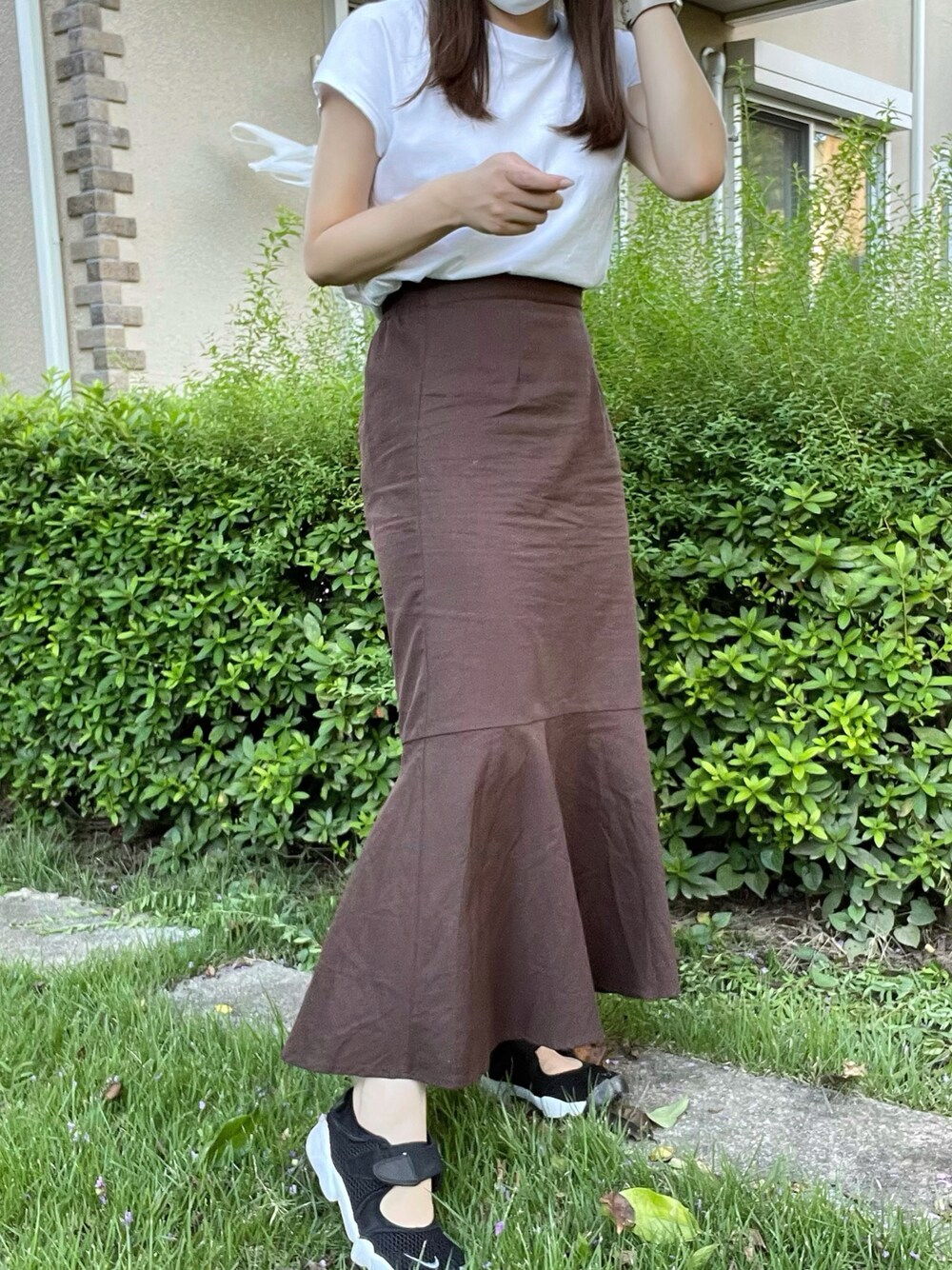 「スカート、マーメイドスカート、ブラウン、w closet、UNIQLO、ユニクロ、NIKE、今日のコーデ、夏コーデ、トレンド」｜「UNIQLOのマーセライズコットンＴ（半袖）（Tシャツ/カットソー、ホワイト系）」を使った、𝓼𝓱𝓲𝓸さん（レディース・157cm）の夏コーディネートの1枚目の写真