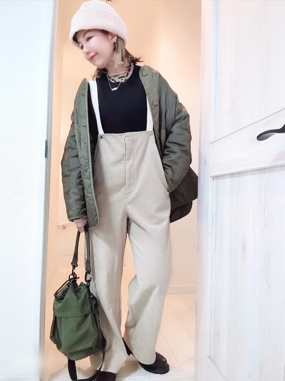 緑色ジャケットとグレーオーバーオールセット サロペット