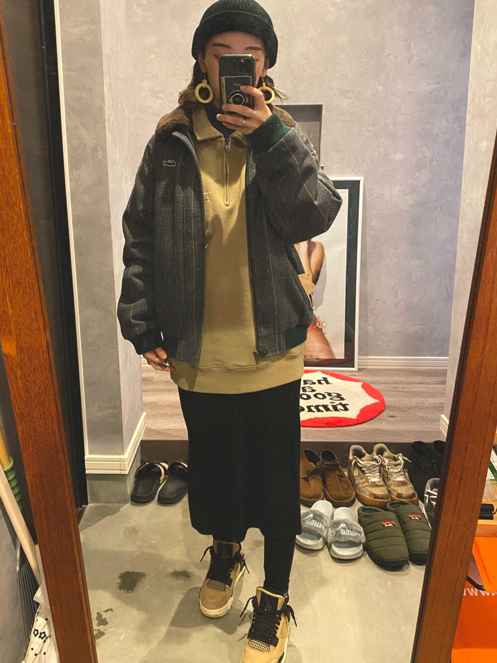 「休日スタイル、シンプル、お出かけコーデ、冬コーデ、ベージュ、supreme、シュプリーム、LACOSTE、キャップ女子、タイトスカート」｜「GAPのジャカード ハーフファスナースウェット（スウェット、ベージュ系）」を使った、msさん（レディース・153cm）の冬コーディネートの1枚目の写真